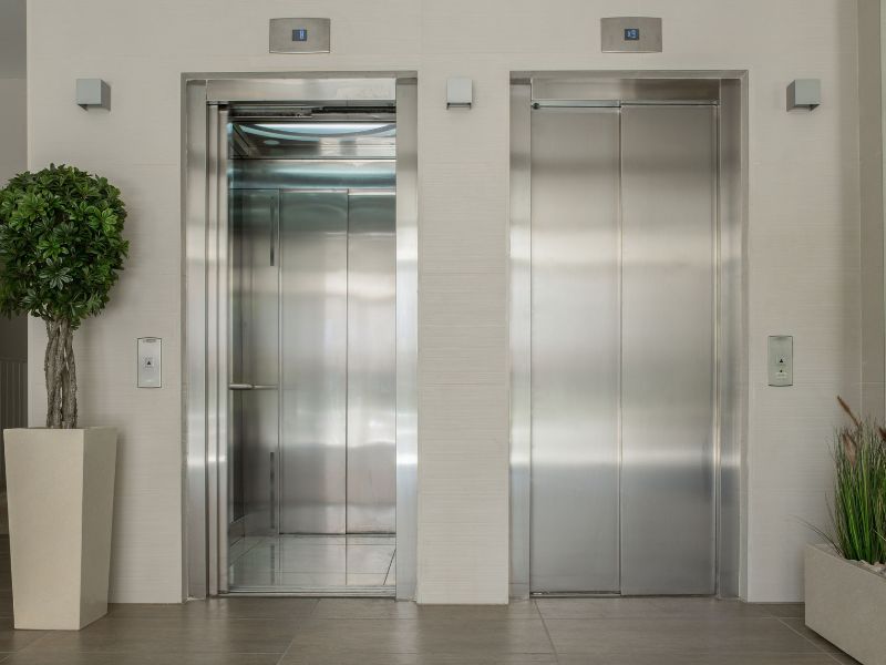Berbagai Faktor Penting Ketika Memilih Perusahaan Elevator di Indonesia